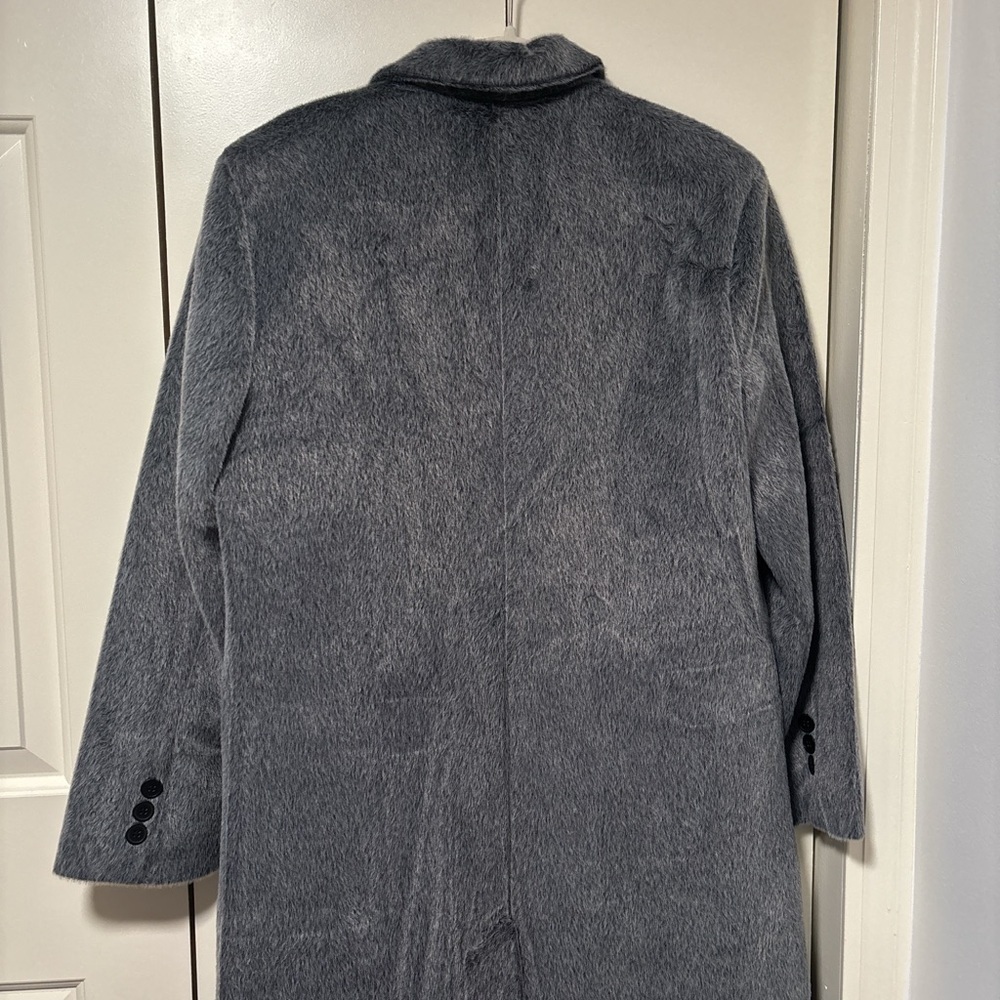 Elegant Oversized Winter Overcoat - Picture 10 of 11